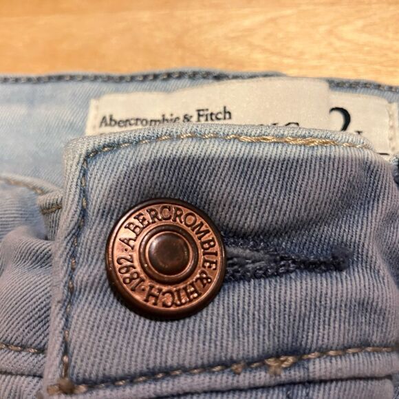 Abercrombie & Fitch high-rise jean leggings, size 2L, light wash, great shape - Picture 2 of 3